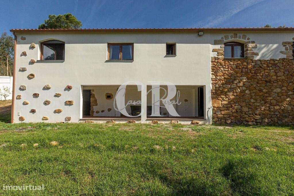Fantástica moradia isolada em pedra com 3 quartos, varanda, pátio, ter-1