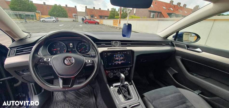 Volkswagen Passat 2.0 TDI DSG Highline - 13