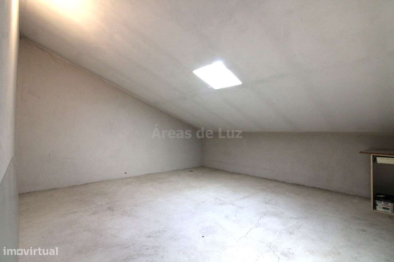 Apartamento T3 - Com Garagem e Sótão-12
