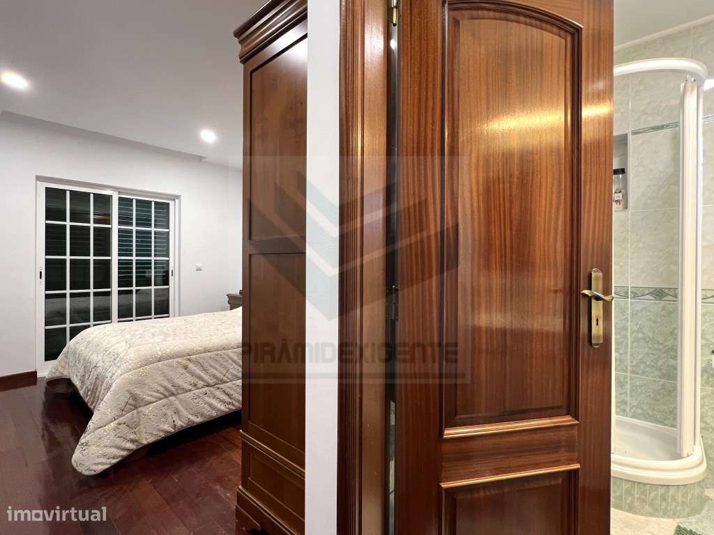 MORADIA T4+1, CAVE 76m2, SÓTAO, GARAGEM, GAIO - MOITA-32