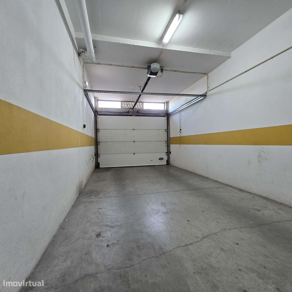 T1 c/vista desafogada, varanda, parqueamento e arrecadação-8