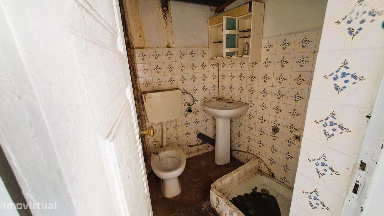 Moradia T6 para reconstrução- Santa Clara, Coimbra-14