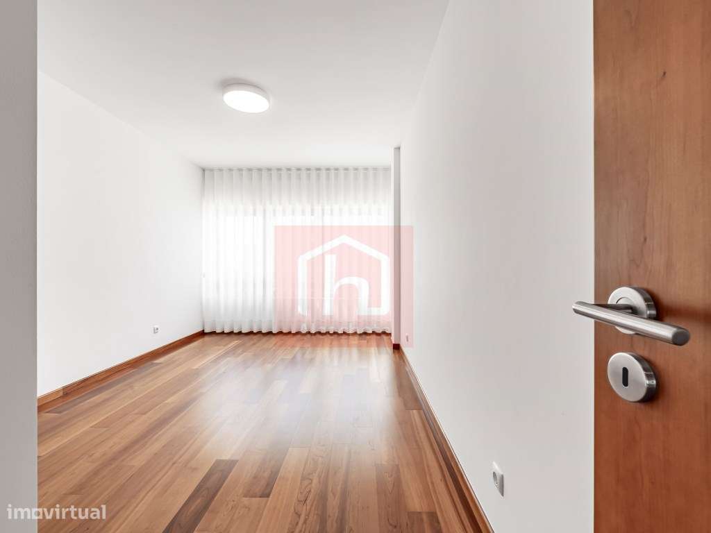 Moradia T4 geminada + Rooftoop em Alcochete-30