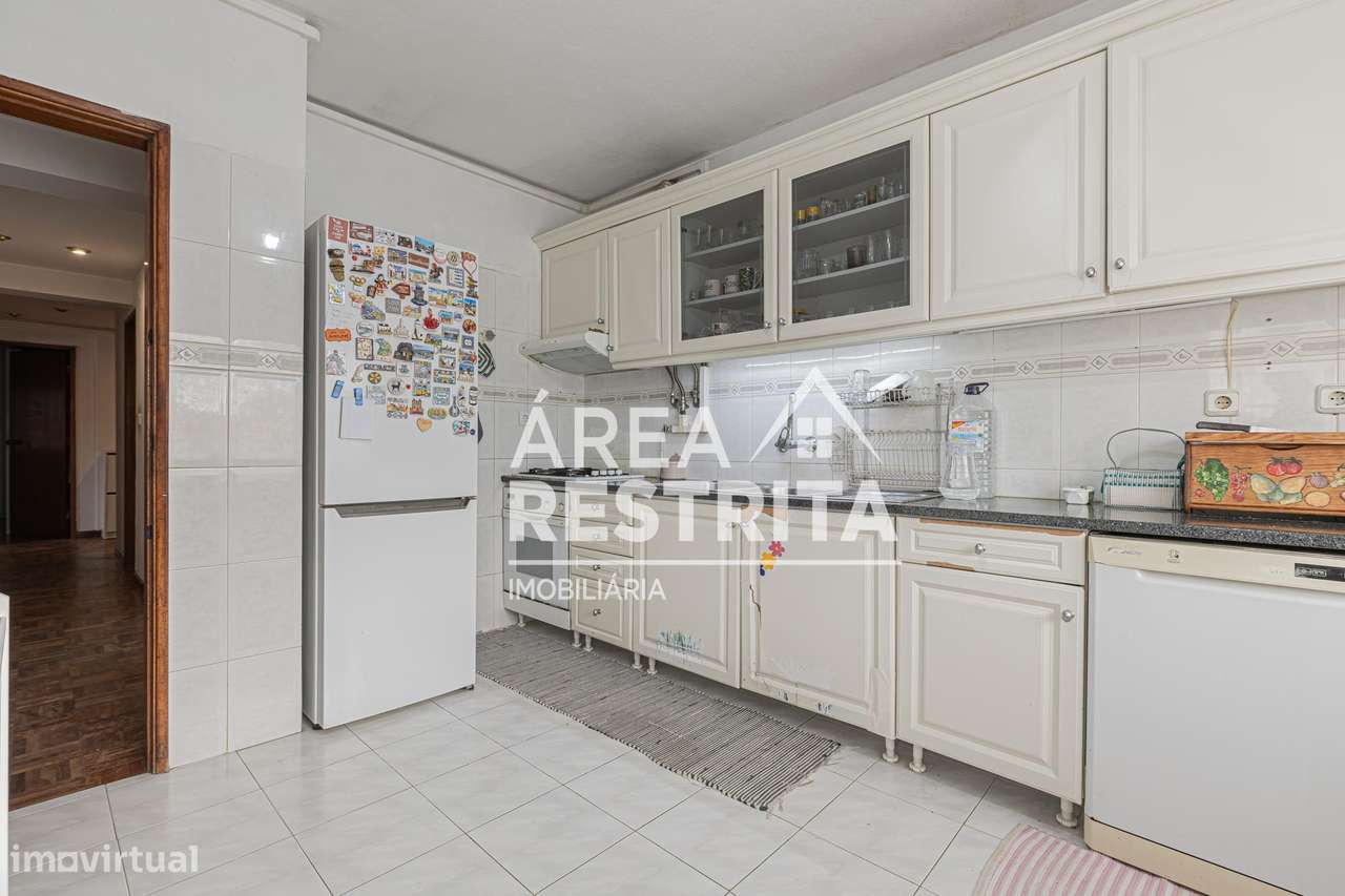 Apartamento T3 transformado em T2 no Seixal, Arrentela-6