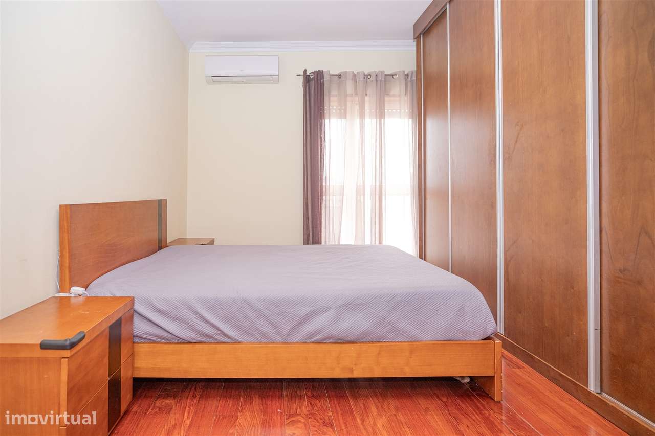 Apartamento T4 em Barcelos – Espaço, Conforto e Excelente Varanda!-16