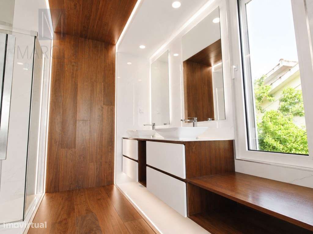 Moradia T5 com 4 Suites, Jardim e Piscina na Charneca da Caparica-12