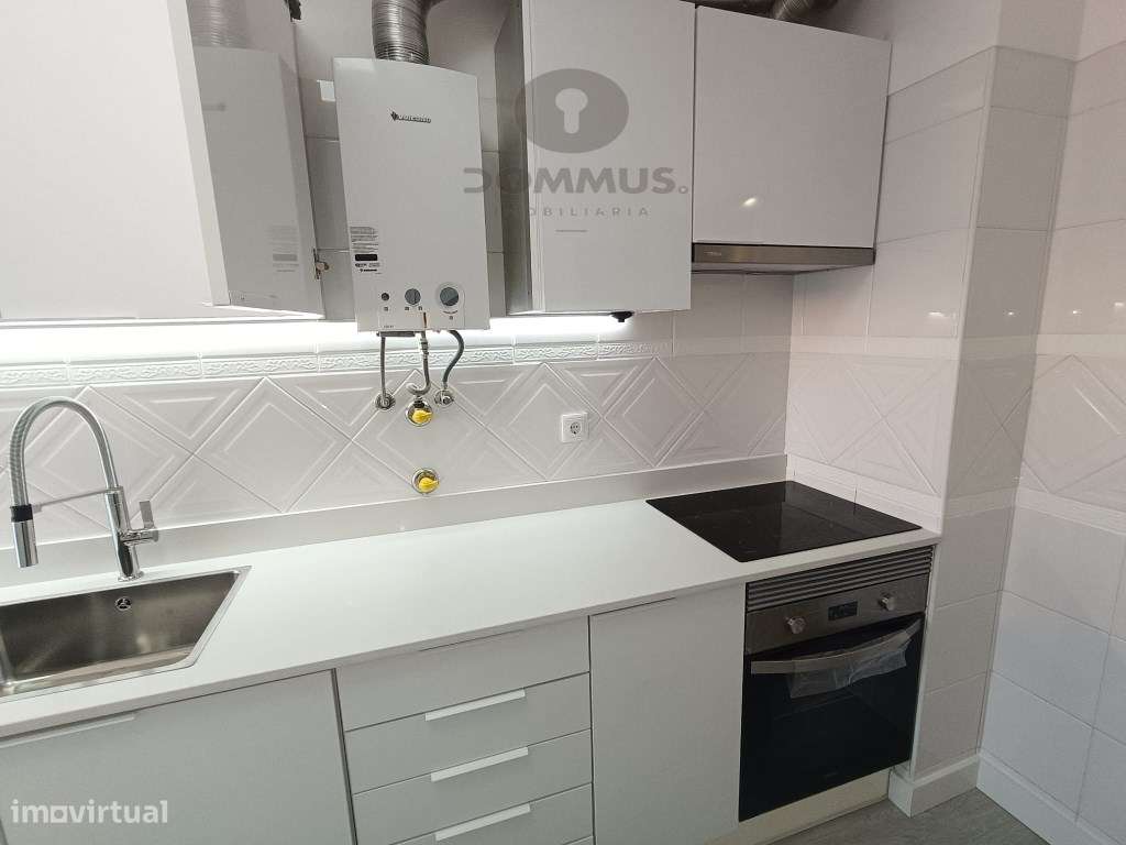 Apartamento T2 Remodelado c/ Arrecadação em São Marcos-1