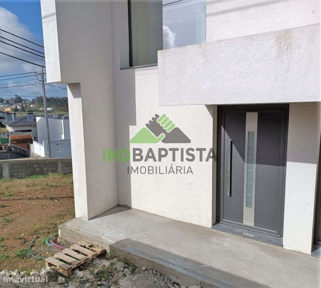 Moradia NOVA V4 no centro de Canedo-9