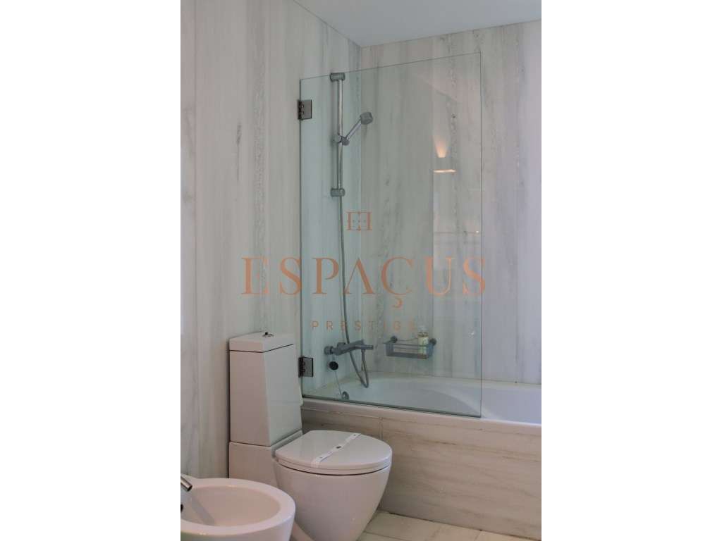 Moradia V4 com Vista Mar - Um Refúgio de Conforto e Elegância-29