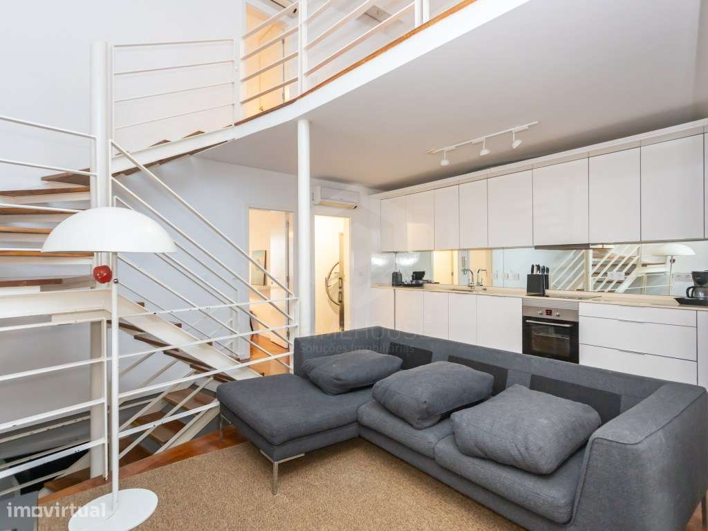 Predio no centro historico do seixal-0