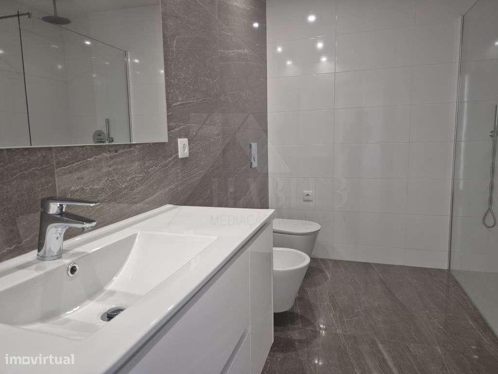 Apartamento T2 com Elevador-5