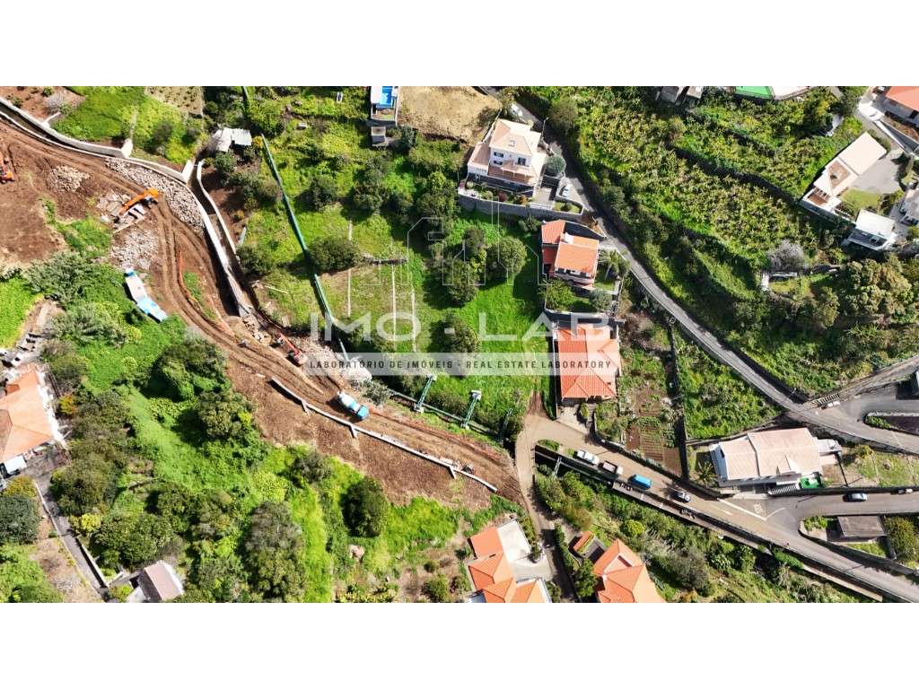 Terreno com 1033 - ENORME POTENCIAL - Calheta-14