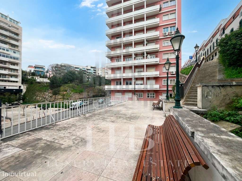 Escritório c/ Projeto para T1 na Avenida Infante Santo | Lisboa - Grande imagem: 5/37