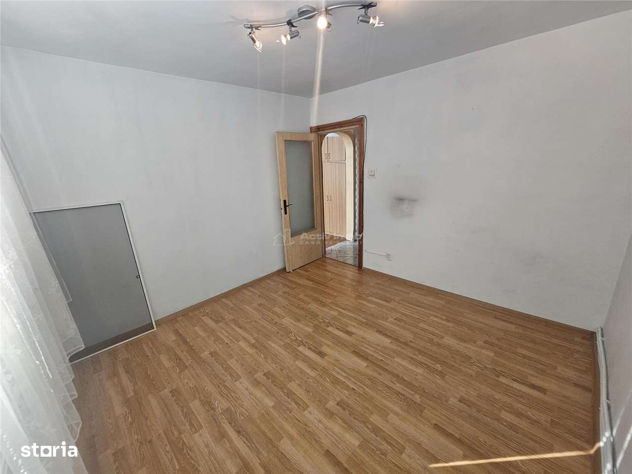 Resita, 2 Cam. Cf. 1, Et. 1, Bulevard, Micro 1 - Imagine principală: 4/20