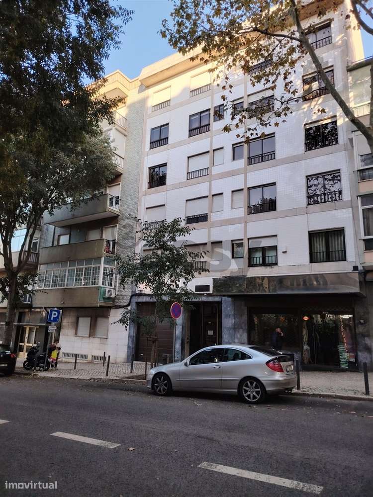 T4 totalmente remodelado em Benfica - Grande imagem: 4/34