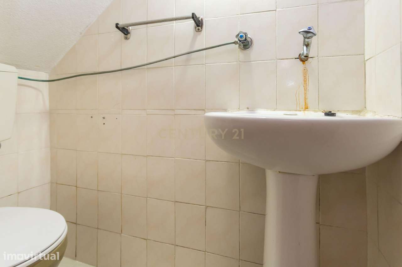 Oportunidade unica...  três assoalhadas e sótão!-14