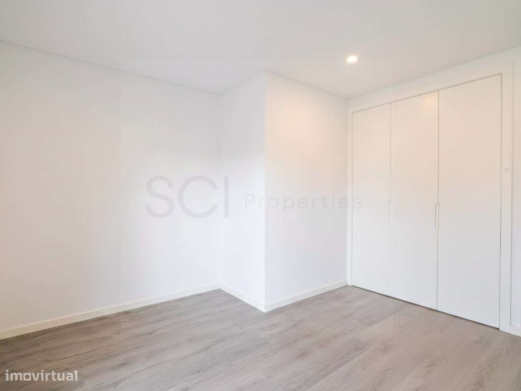 Apartamento T2 Garagem e Arrecadação Sobreda-23