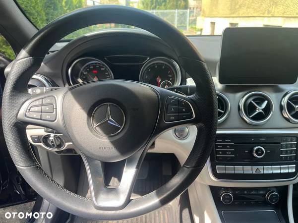 Mercedes-Benz GLA 250 4Matic 7G-DCT UrbanStyle Edition - 11