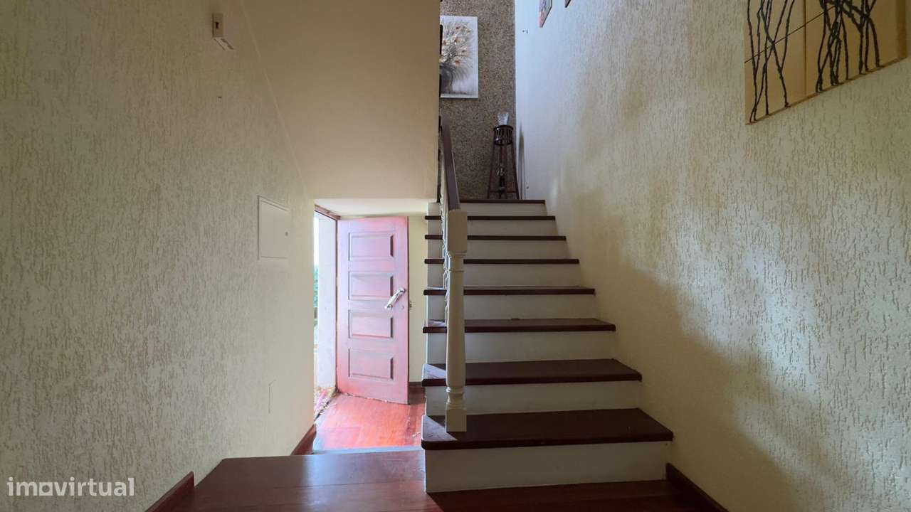 Moradia T6 - 220m2 - 3 pisos - 2 garagens - Barro - Pinheiro de Loures-5