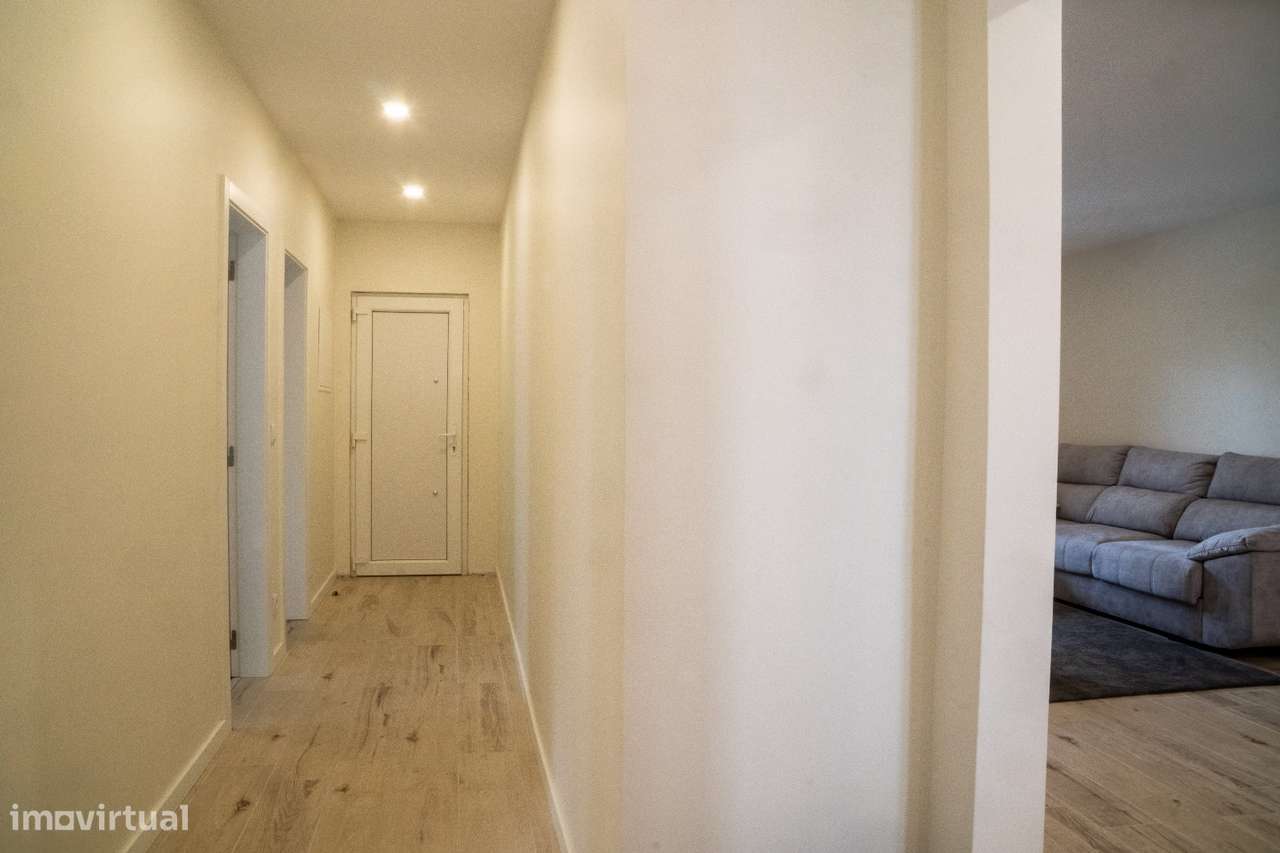 Moradia T5 na Quinta do Conde com sótão e garagem-15