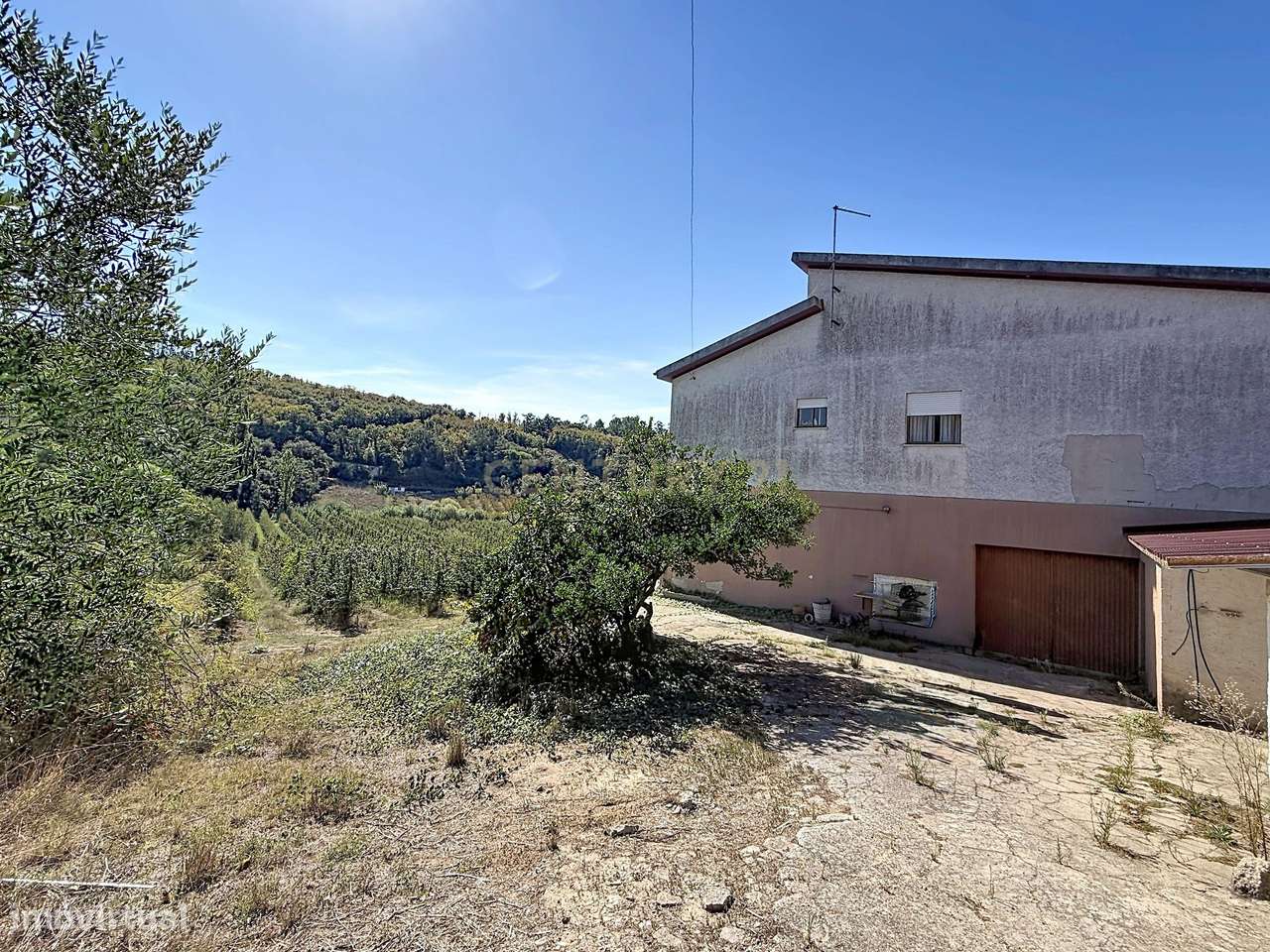 Moradia Espaçosa com 5 Quartos, Garagem Dupla e Vistas Deslumbrantes s-55