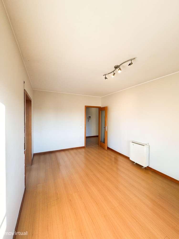 T1 ao lado Hospital S. João, c/ lugar de garagem e arrecadação fechada - Grande imagem: 2/23