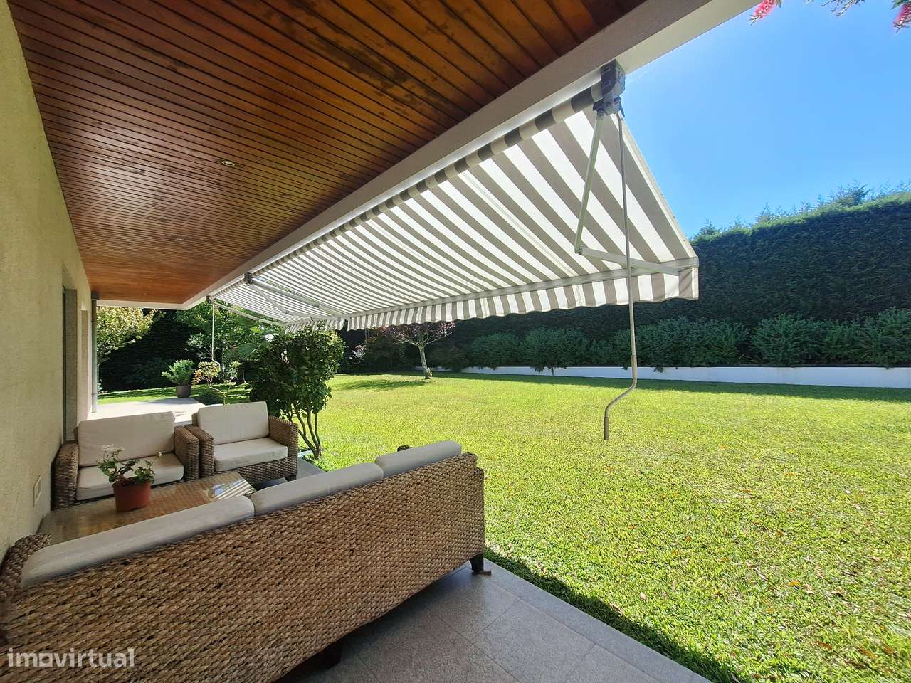 Moradia V3 com design único em Vila Nova de Anha.-5