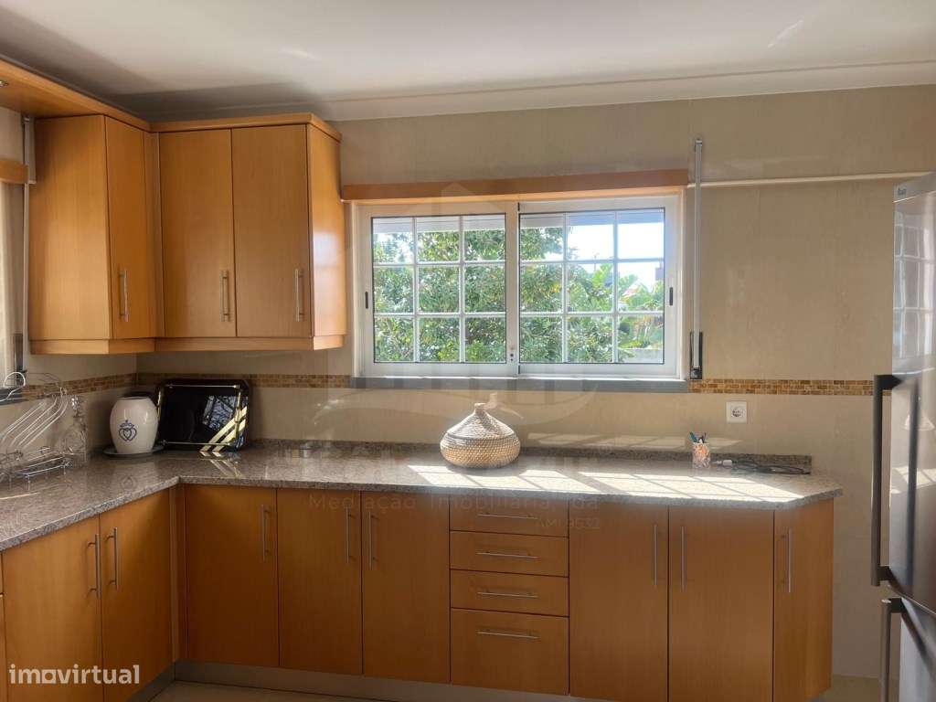 Moradia com 7 Assoalhadas , garagem e com terreno de 1.000 m2 zona ...-13