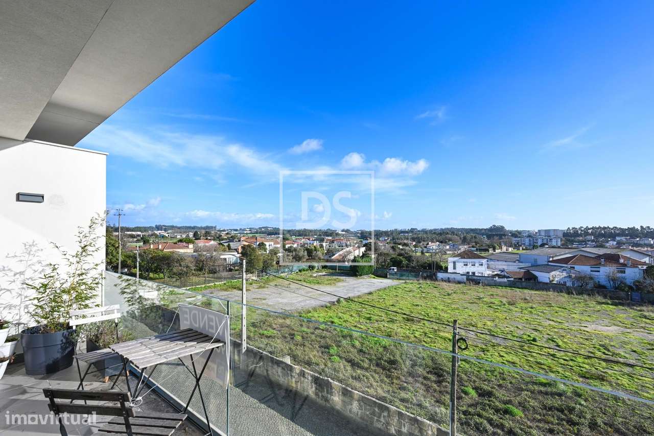 Apartamento T2 em Vilar de Pinheiro com Garagem e Carregador Elétrico-22