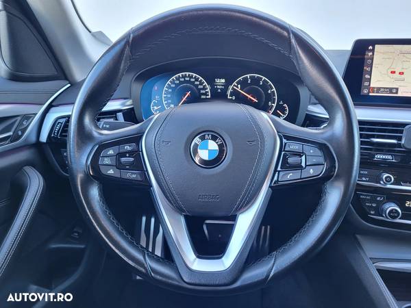 BMW Seria 5 520d xDrive AT - 15