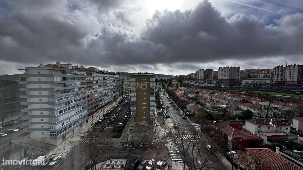Apartamento T4 à Venda em Benfica – 9.º Andar com Vista Desafogada | E-35