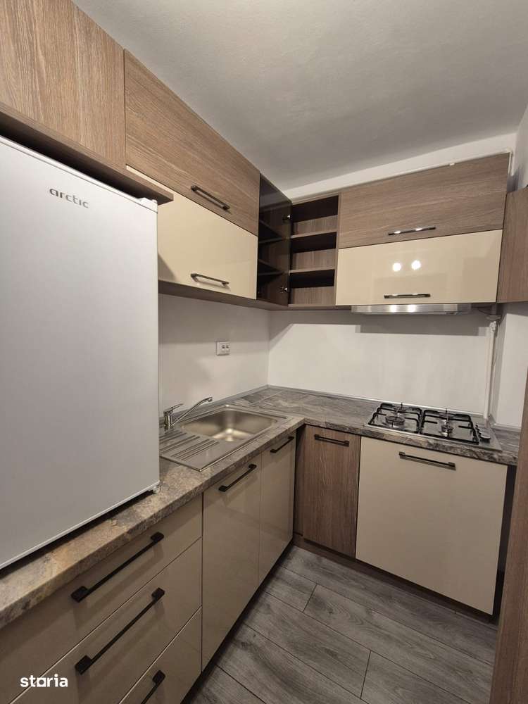 Garsoniera, bloc de apartamente.-6