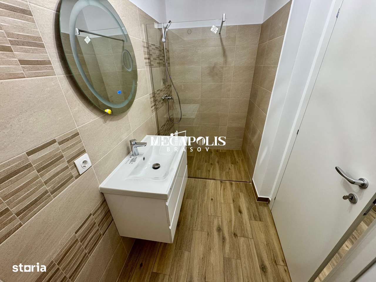 Garsonieră de Vânzare | Parcare | 42 mp | Tractorul-0