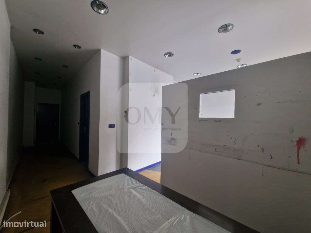 Loja com 2 frentes na Av. Aureliano Barrigas em Vila Real-13