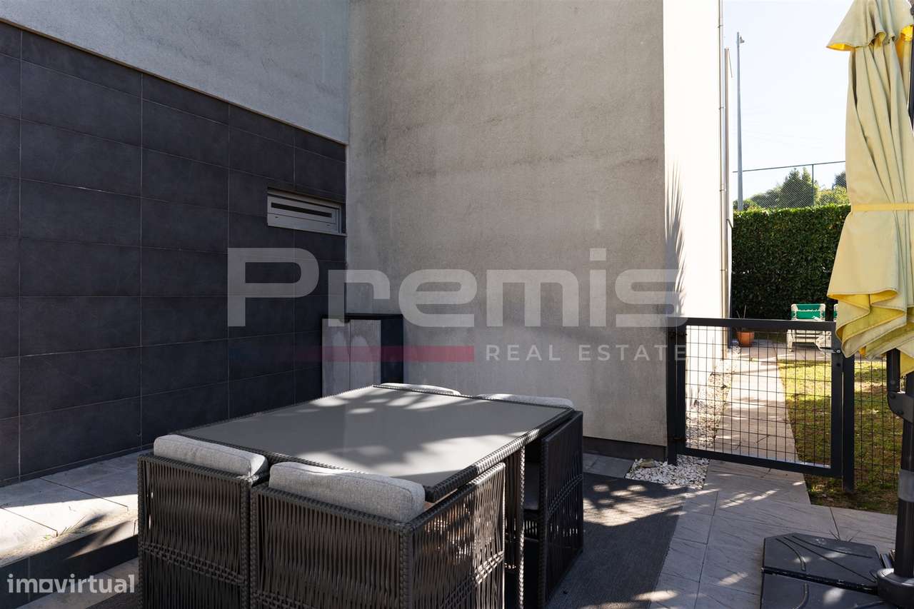 Moradia T5, com jardim e garagem para 4 carros, em Vila Nova de Gaia-10