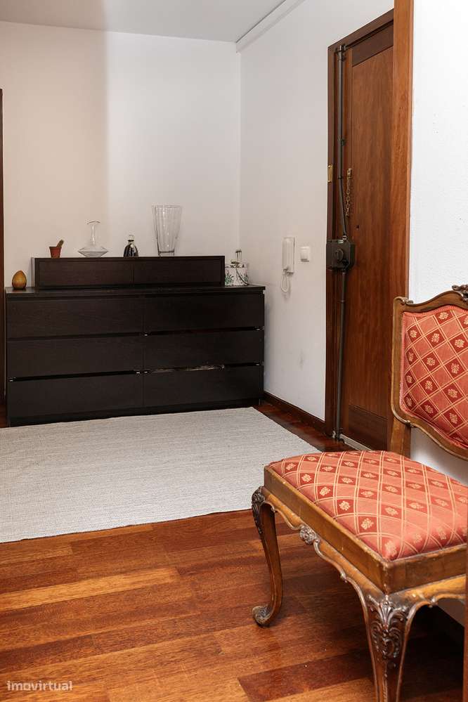 T2 Alameda Antas, com garagem; ideal para 2 estudantes - Grande imagem: 5/16