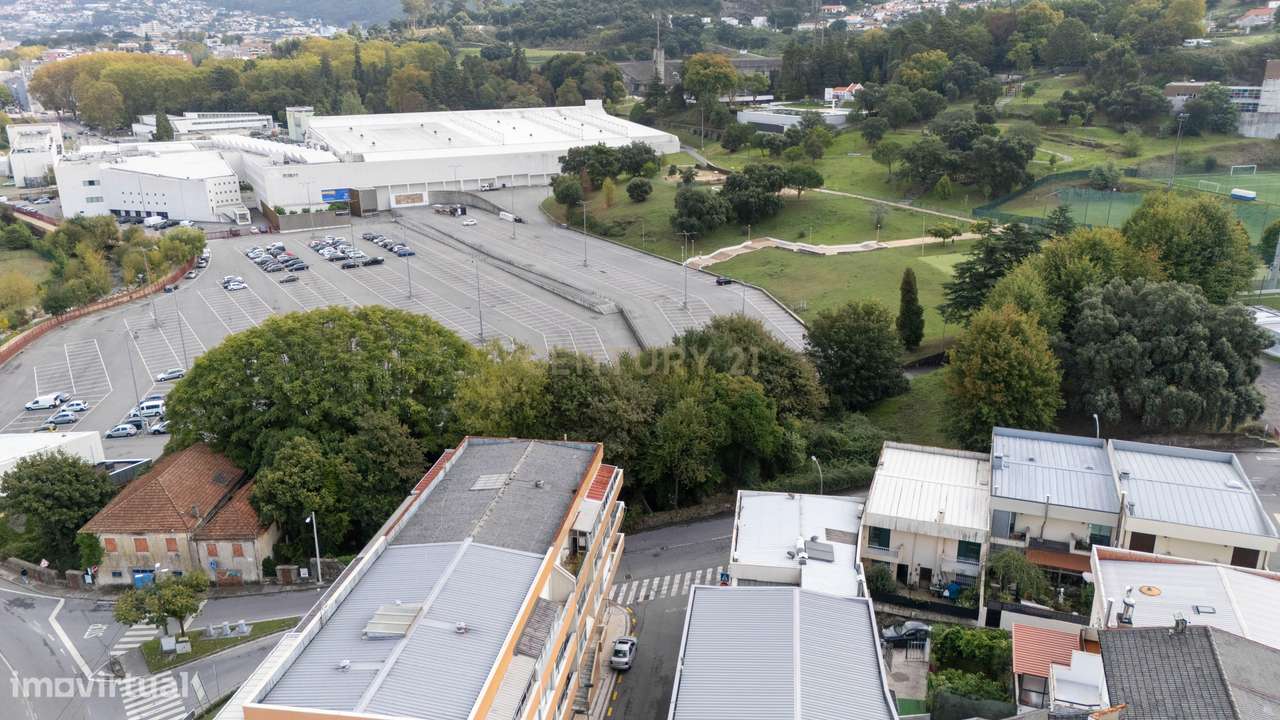 Terreno para um hotel de 70 quartos com um segundo edifício para servi-25