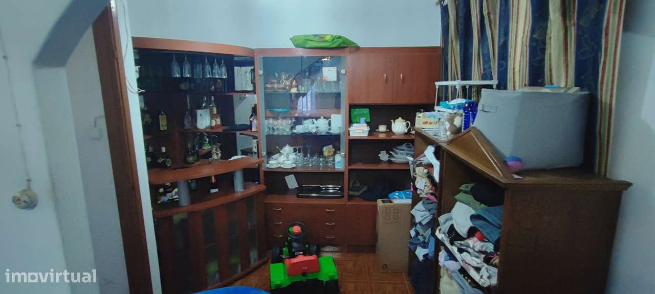 Casa de Habitação com Grande Terreno a 9 minutos da Figueira-11