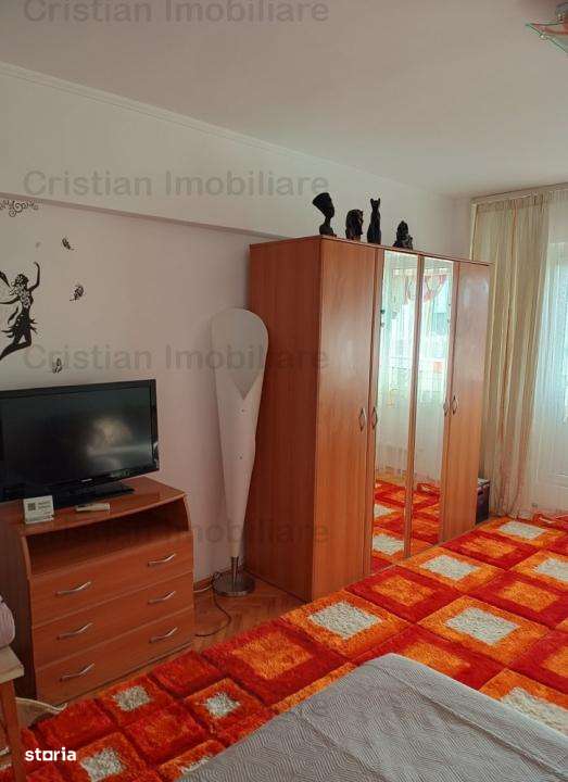 Ultracentral Bariera 1 cam 40mp etaj intermediar Mobilat si Utilat - Imagine principală: 2/10