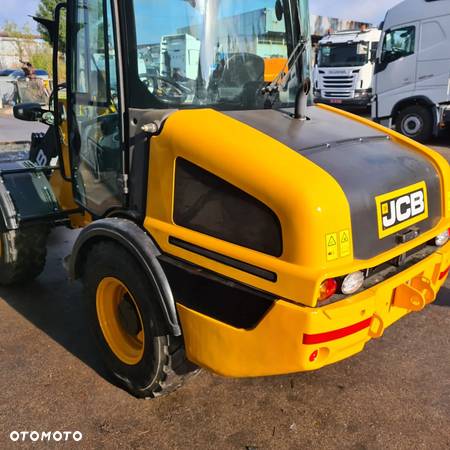 JCB 407 - 16