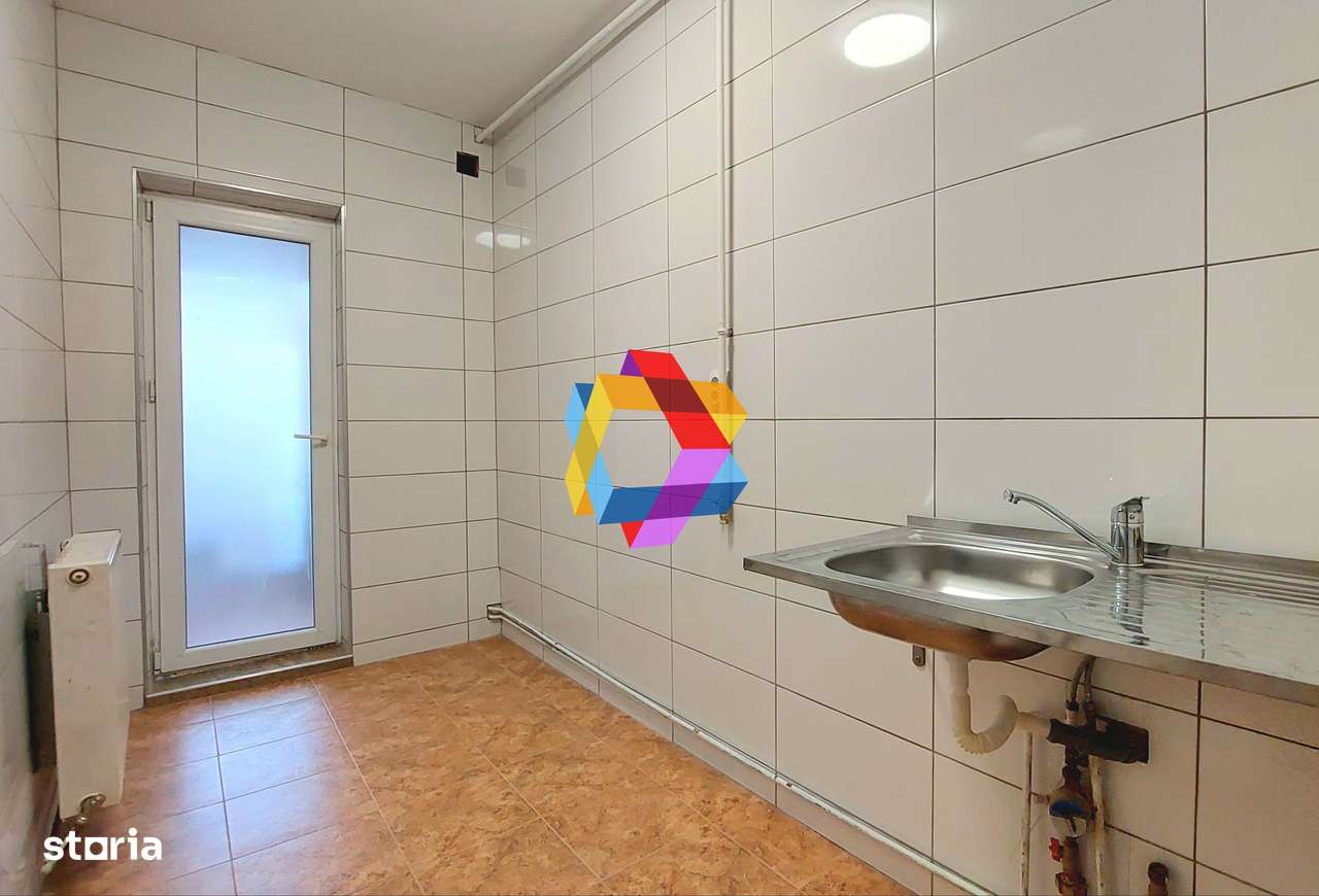 Spatiu comercial de închiriat - 30 mp # spatii-comerciale-brasov.ro - Imagine principală: 4/5