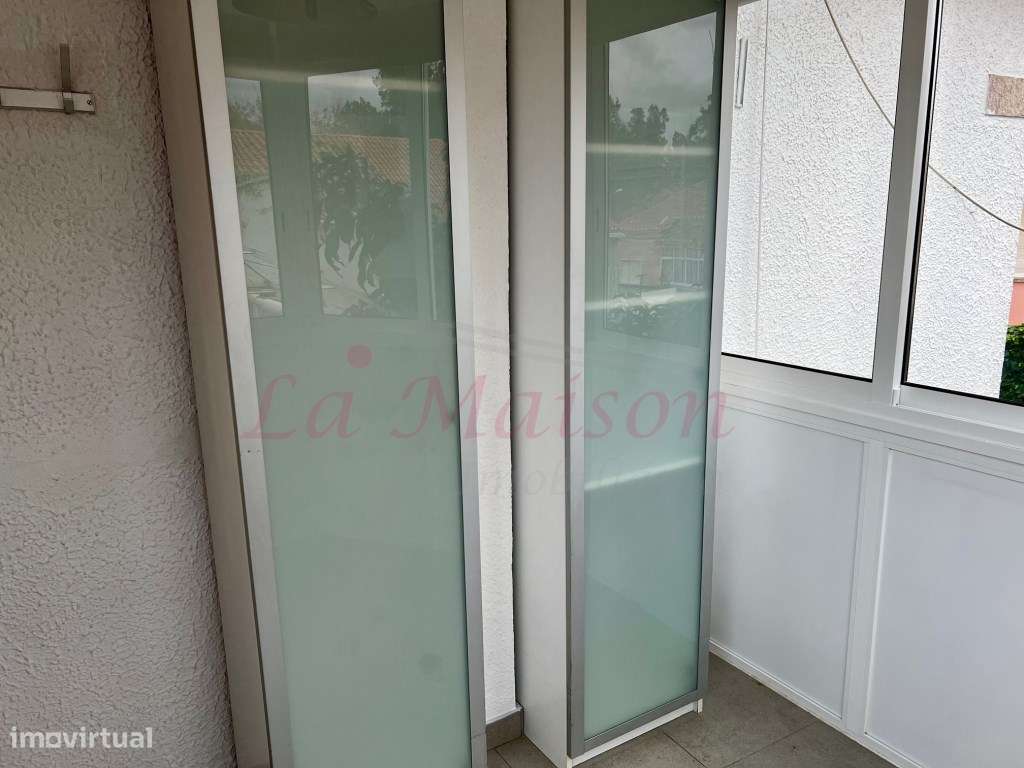 Moradia V4 Duplex no Centro de Loures-43