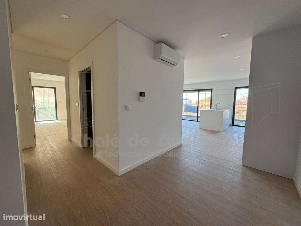 Apartamento T3 com 2 Lugares de Estacionamento em Esgueira | Aveiro-6