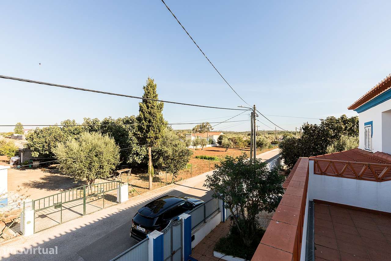 Moradia Isolada T4+2 com 245 m2 em Lote com 961 m2 na Aldeia de Nora,-57