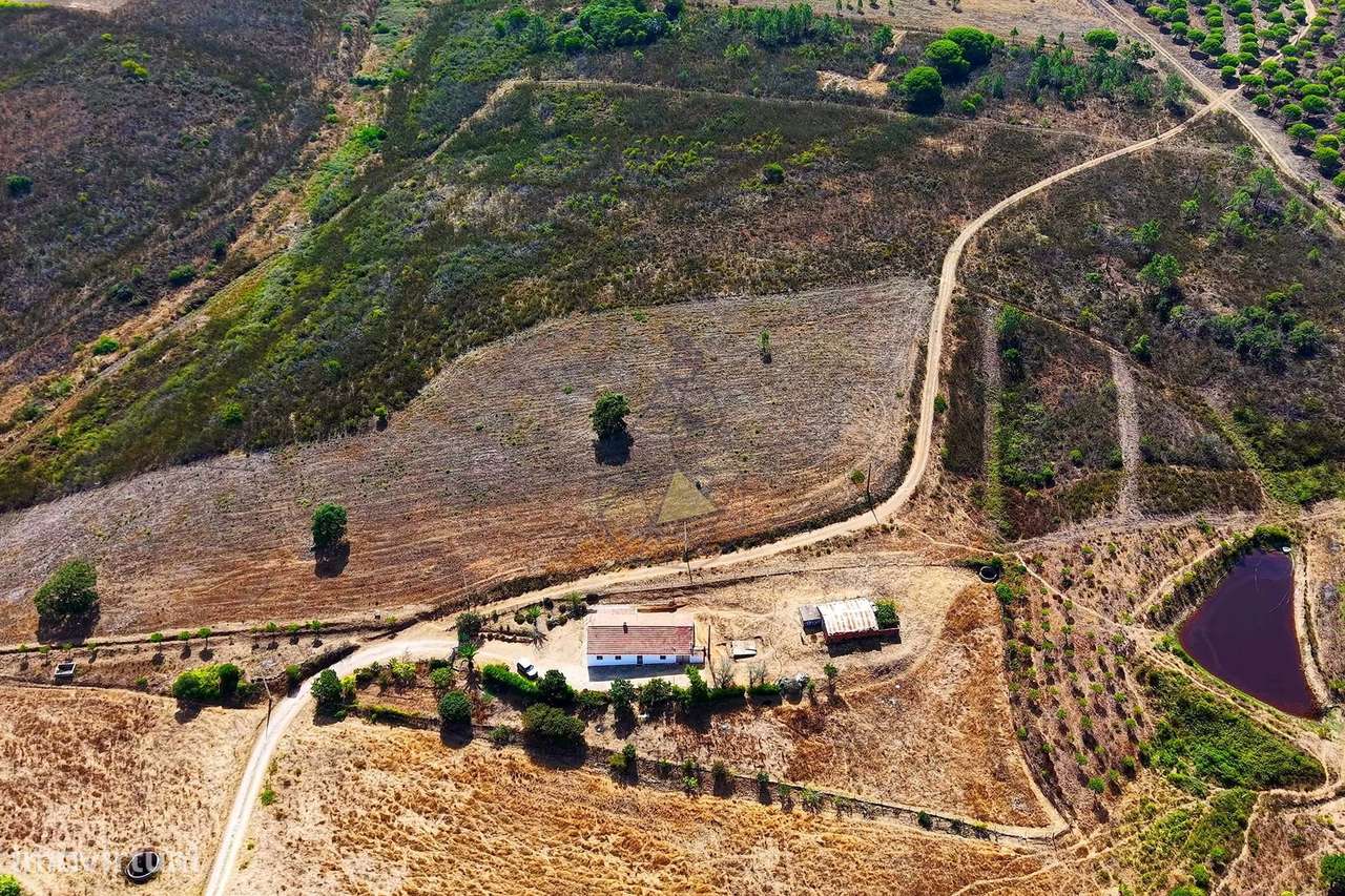 Terreno rústico com 48000 m2 a 3 km praia da Arrifana - Aljezur - Grande imagem: 5/26