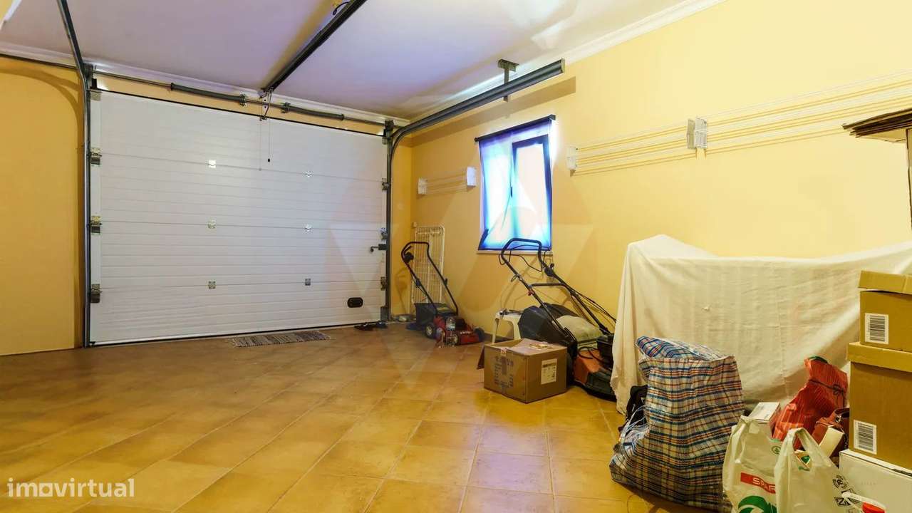 Moradia T4 com Piscina-16