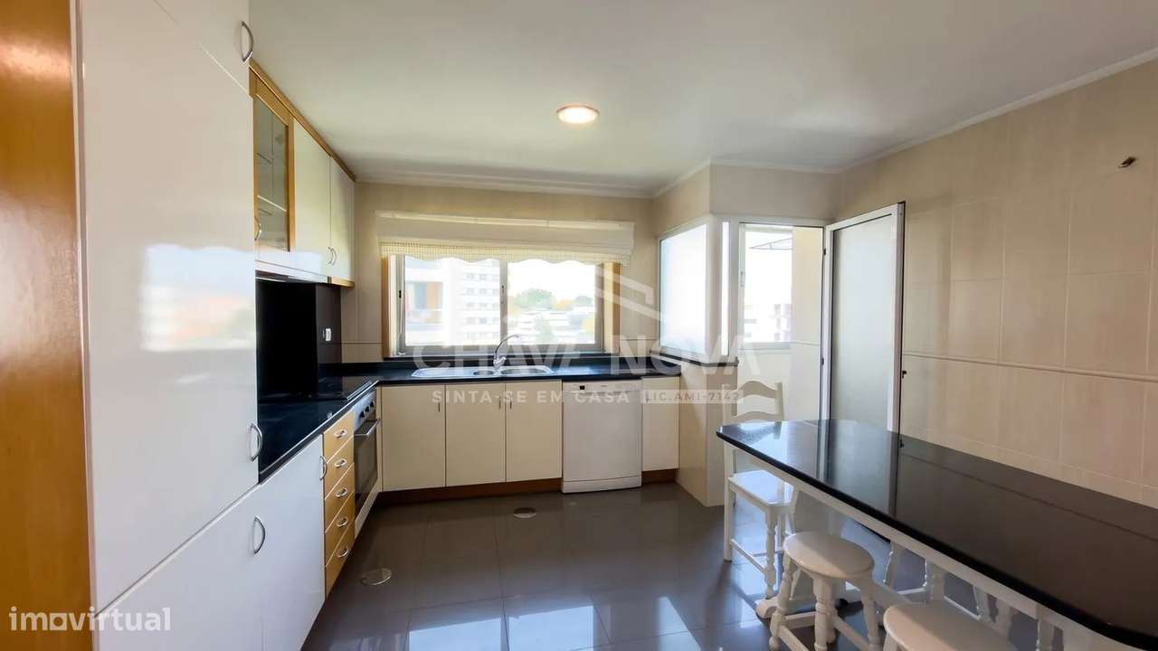 Apartamento T2 Mobilado c/ Lugar de Garagem em Oliveira do Douro-8