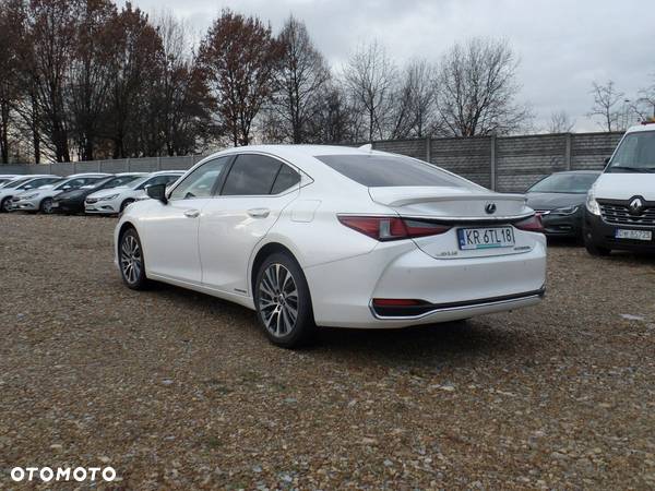 Lexus ES - 7