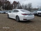 Lexus ES - 7