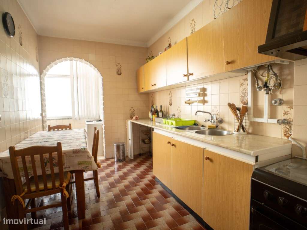 Apartamento T2 1º andar - Rua Jaime Cortesão, Baixa da Banheira-0